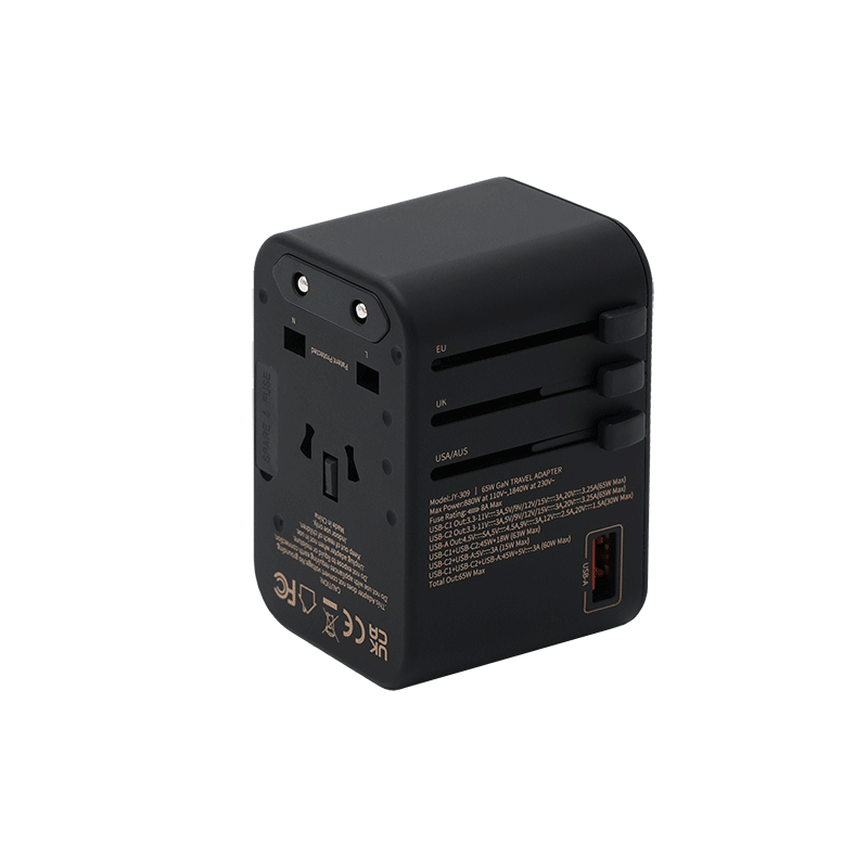 JOWUA 台灣 65W 旅行萬國插頭氮化鎵充電器是一款時尚的黑色適配器,具有歐盟、英國和美國/澳洲插頭選項。它具有快速充電、USB 連接埠、多重安全保護以及詳細說明電壓和型號資訊的側面文字。.