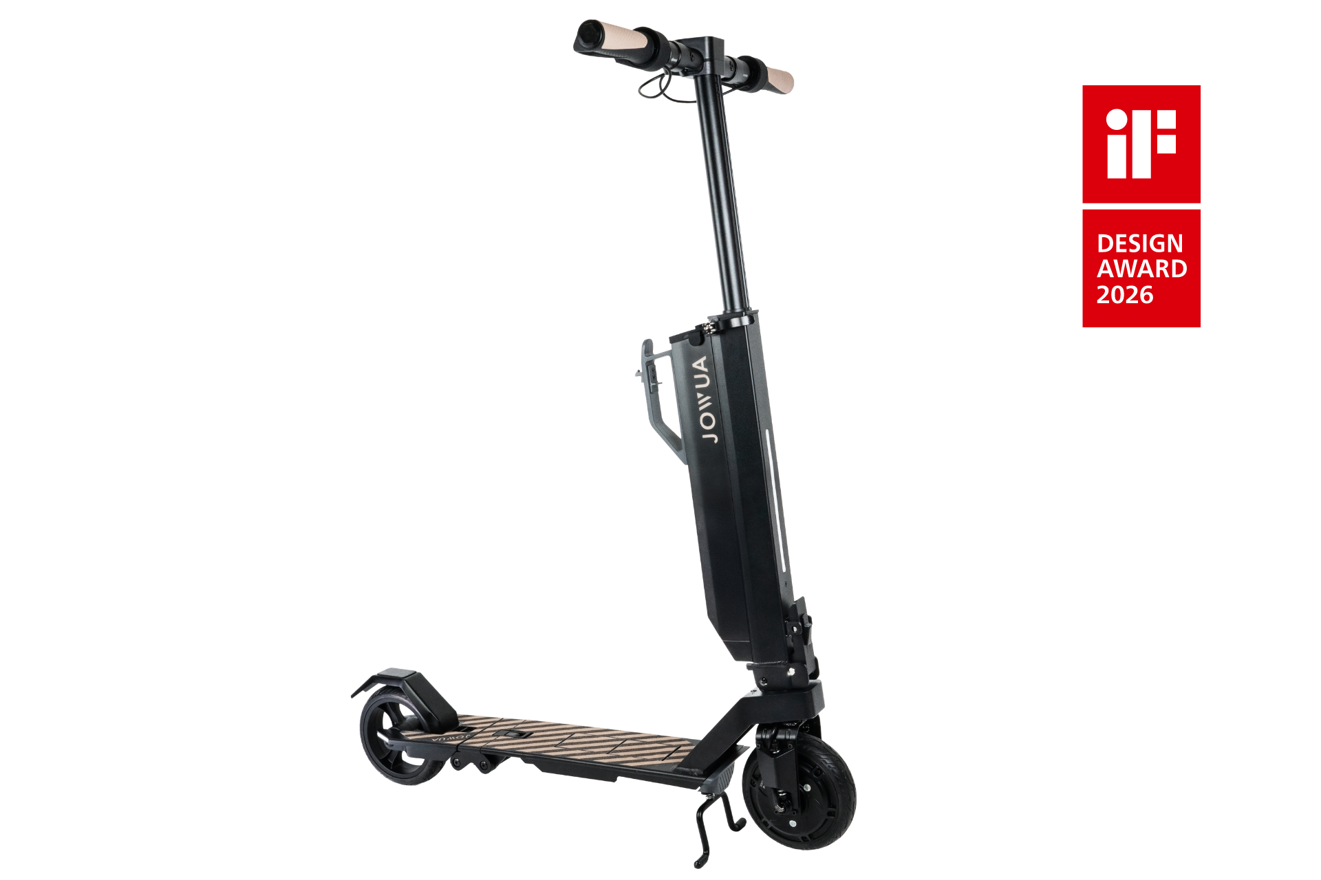 黑色的 JOWUA Taiwan 折疊電動滑板車|Performance,搭配堅固的車架與車把,以淺色為背景,車把上印有「JOVIA」字樣,右側顯示 iF Design Award 2026 的標誌。.