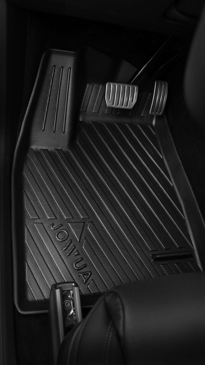 JOWUA Taiwan 立體防水腳踏墊 (Model X) 擁有紋理溝槽與 JOINVUA 浮雕,適用於銀色踏板-最適合特斯拉 Model X 想要全面保護與專利收納設計的車主。.