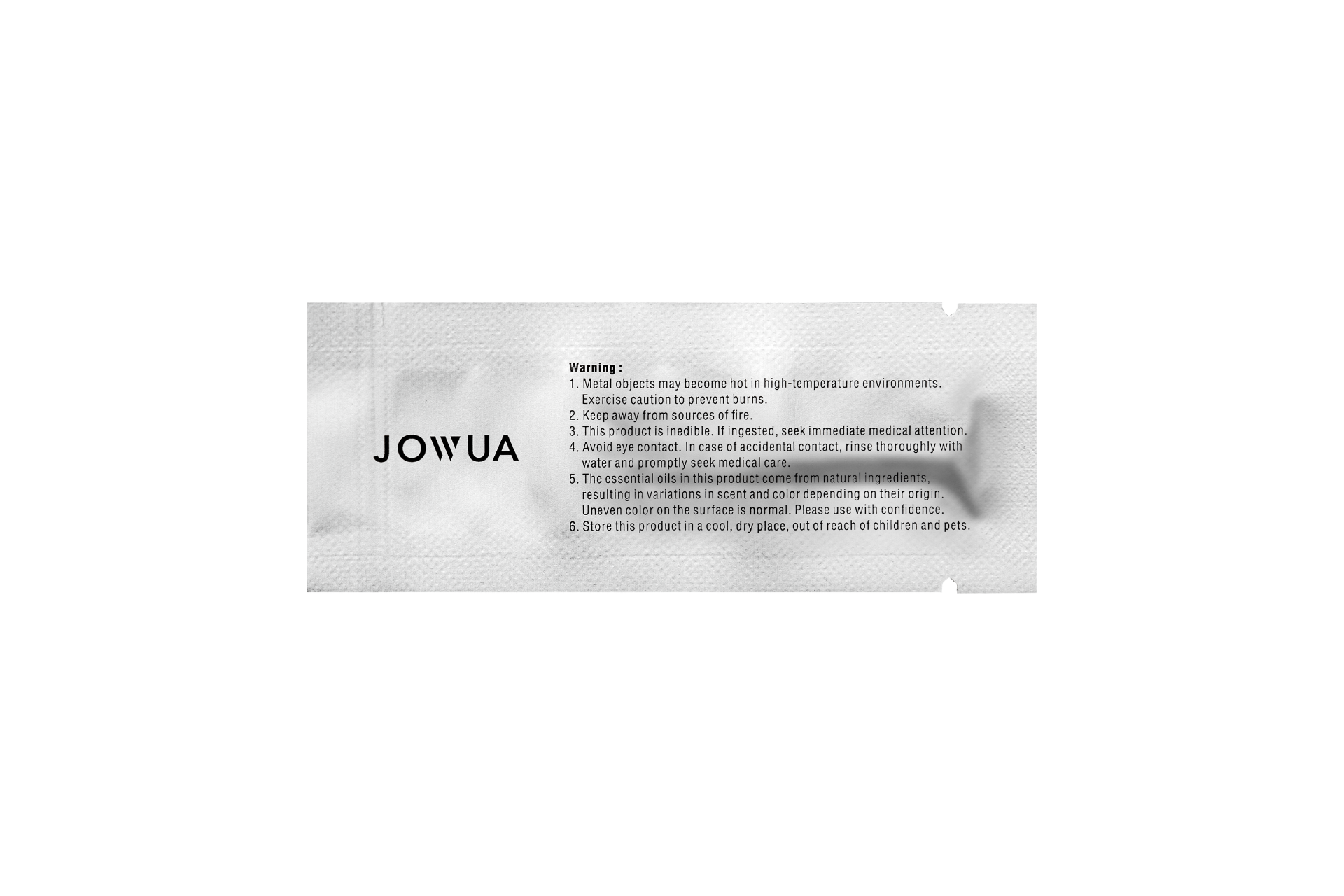 台灣JOWUA車用香氛補充包包裝的黑白影像,附有安全警告,建議使用者註意眼睛接觸、攝入或皮膚接觸的預防措施。.