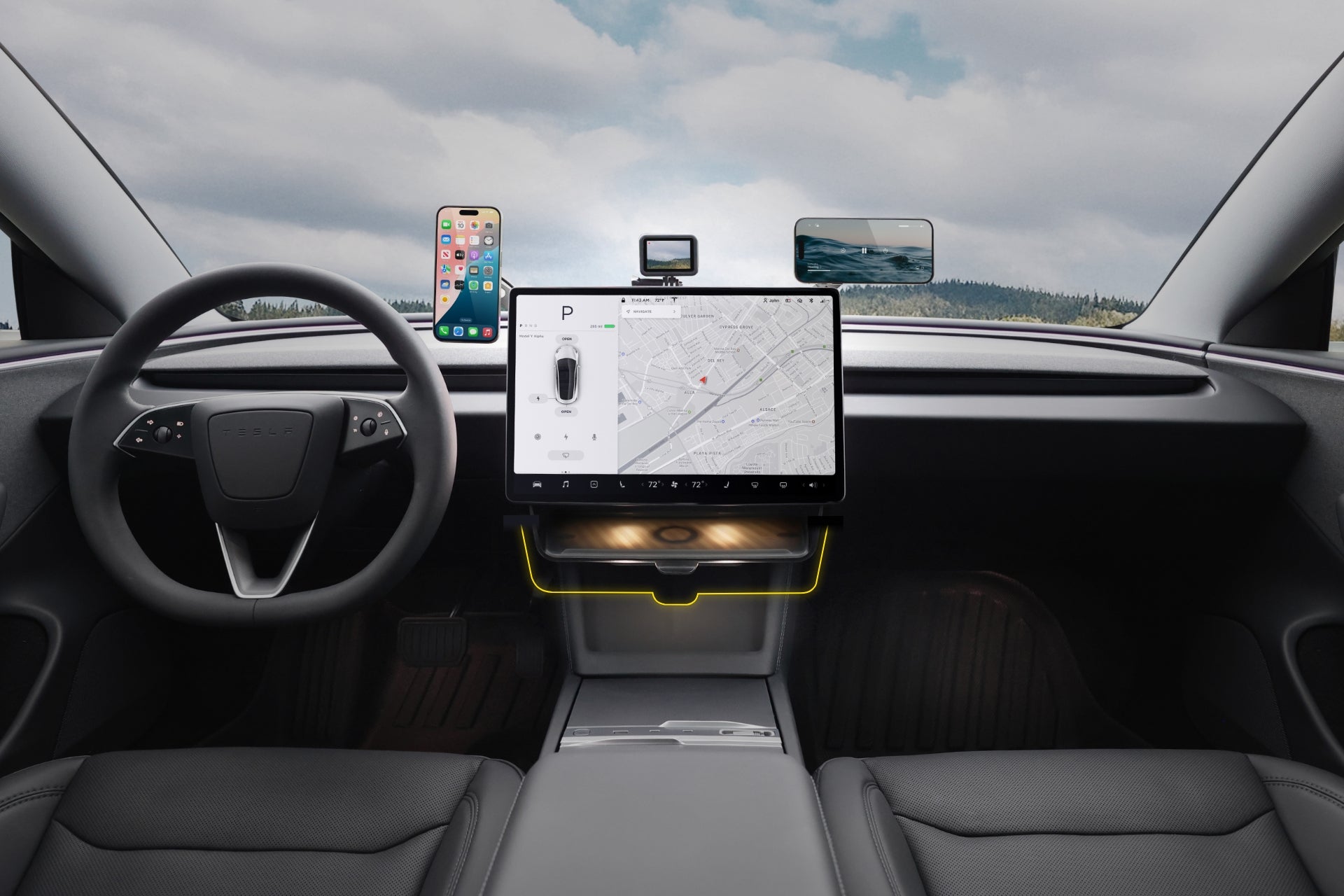 現代化的汽車內裝,配備有地圖的大型觸控螢幕、方向盤,以及儀表板上 JOWUA Taiwan 的一幕瞭然【Model Y 煥新版|交車禮包】螢幕保護貼等配件。外面可見陰沉的天空。.