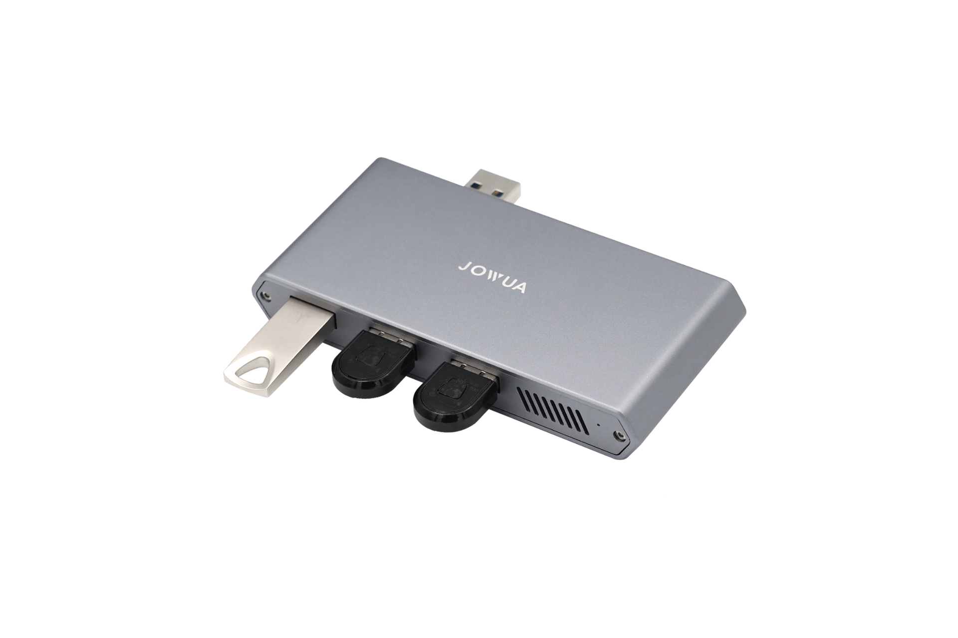長方形銀色 JOWUA Taiwan Tesla 專用 1 TB SSD+3 Port HUB (Model S/X/3/Y煥新版/Cybertruck),有兩個 USB 埠,可插入隨身碟,側面有電源插頭。背景為純黑色。.