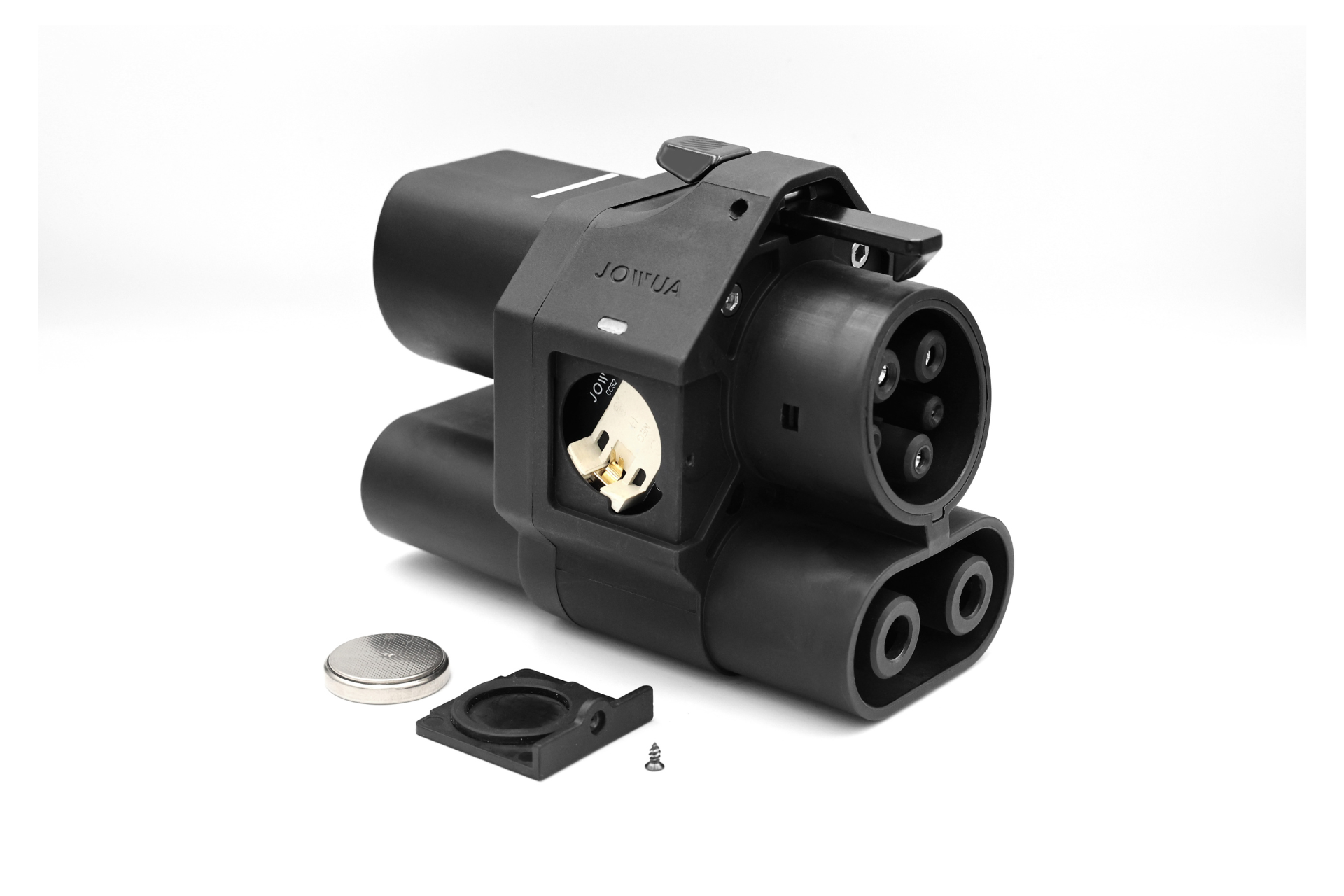 黑色 JOWUA 台灣 CCS2 轉 CCS1 DC & AC 快慢充轉接頭充電連接器特寫,具有多個圓形引腳。旁邊白色背景上有一個小圓形蓋、紐帶電池和小螺絲,凸顯了其對快充慢充樁使用的高級相容性。.