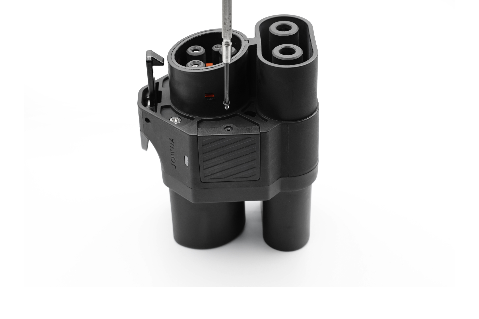 台灣 JOWUA 生產的黑色 CCS2 至 CCS1 DC & AC 快速充轉接頭的特寫,插入螺絲刀,設置在白色背景下。它具有紋理表面、可見的螺絲和標記,支援具有溫度監控保護的快速或慢速充電站。.