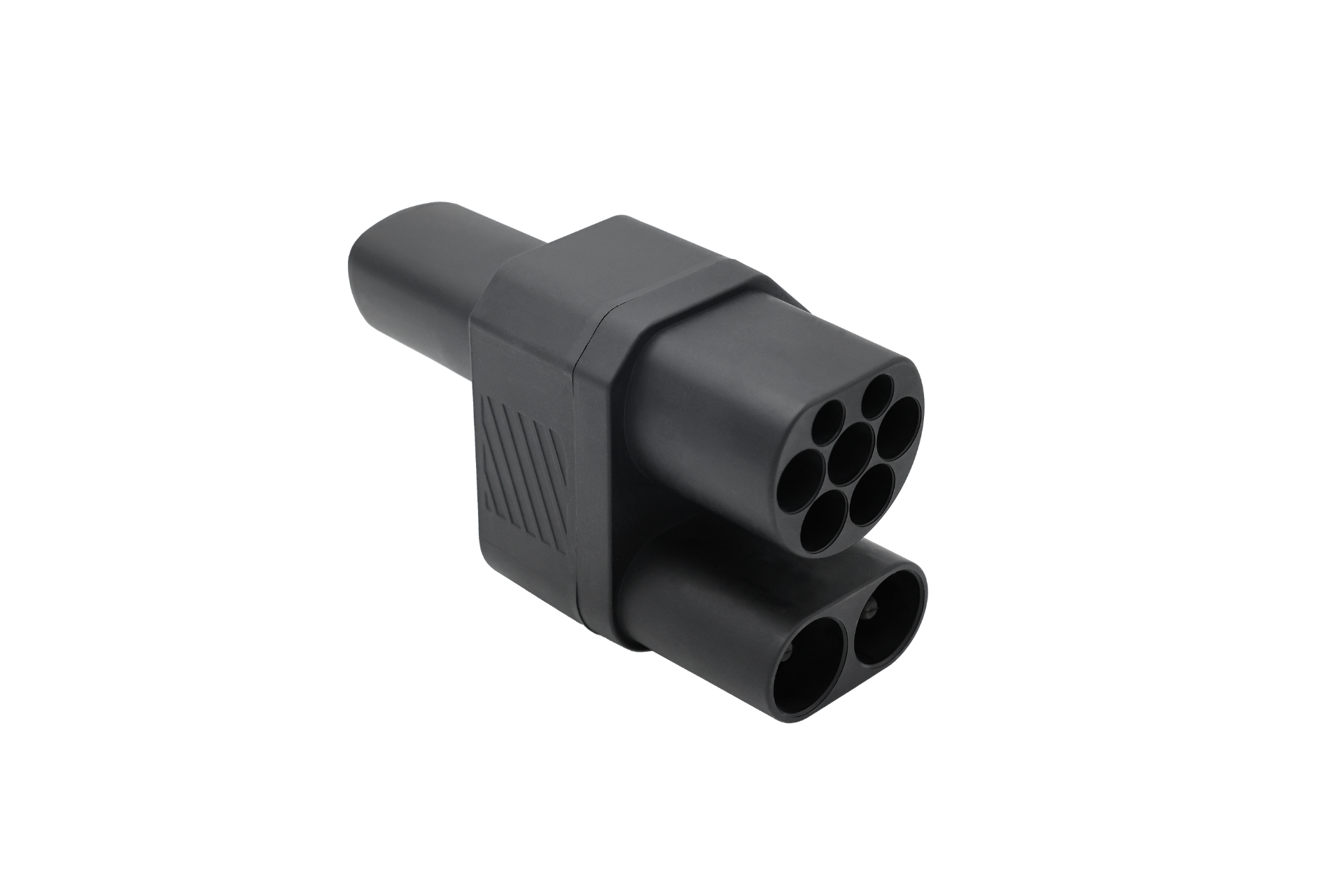 特寫:JOWUA 台灣 CCS2 至 NACS (TPC) 黑色電動汽車充電適配器,帶有多個圓形端口,設計用於連接不同類型的充電線,包括特斯拉適配器。矩形中央主體具有圓柱形延伸部分,並帶有用於 CCS 的電連接器。.