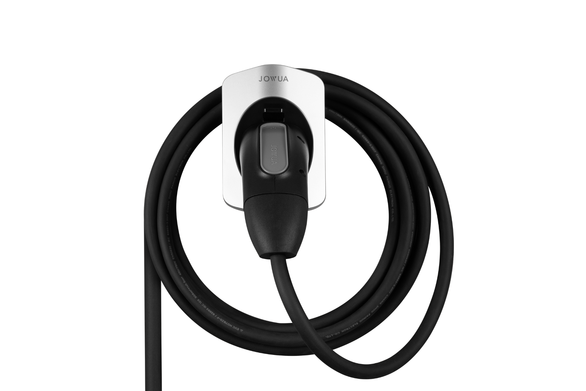 黑色槍線固定整理器(CCS2-AC Type-2)+台灣JOWUA NEMA 14-50防水插座,整齊地盤繞,插頭固定在白色壁掛式支架上,採用IP66防水軟管設計,與純白色襯托背景。.
