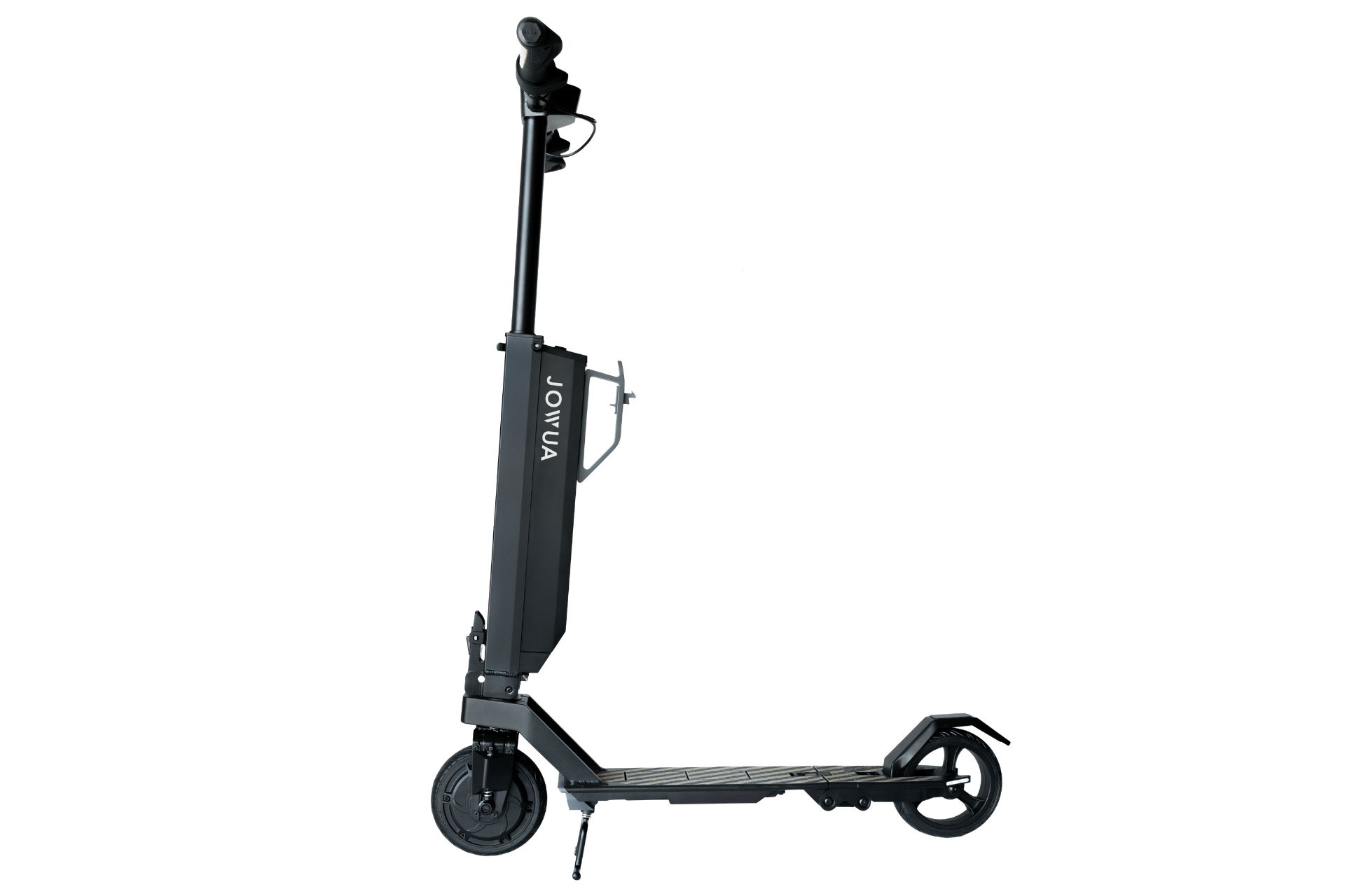 黑色的 JOWUA Taiwan 折疊電動滑板車|Performance 配備腳架、小輪圈和雙煞車設計,在純白的背景中展現簡約風格。.