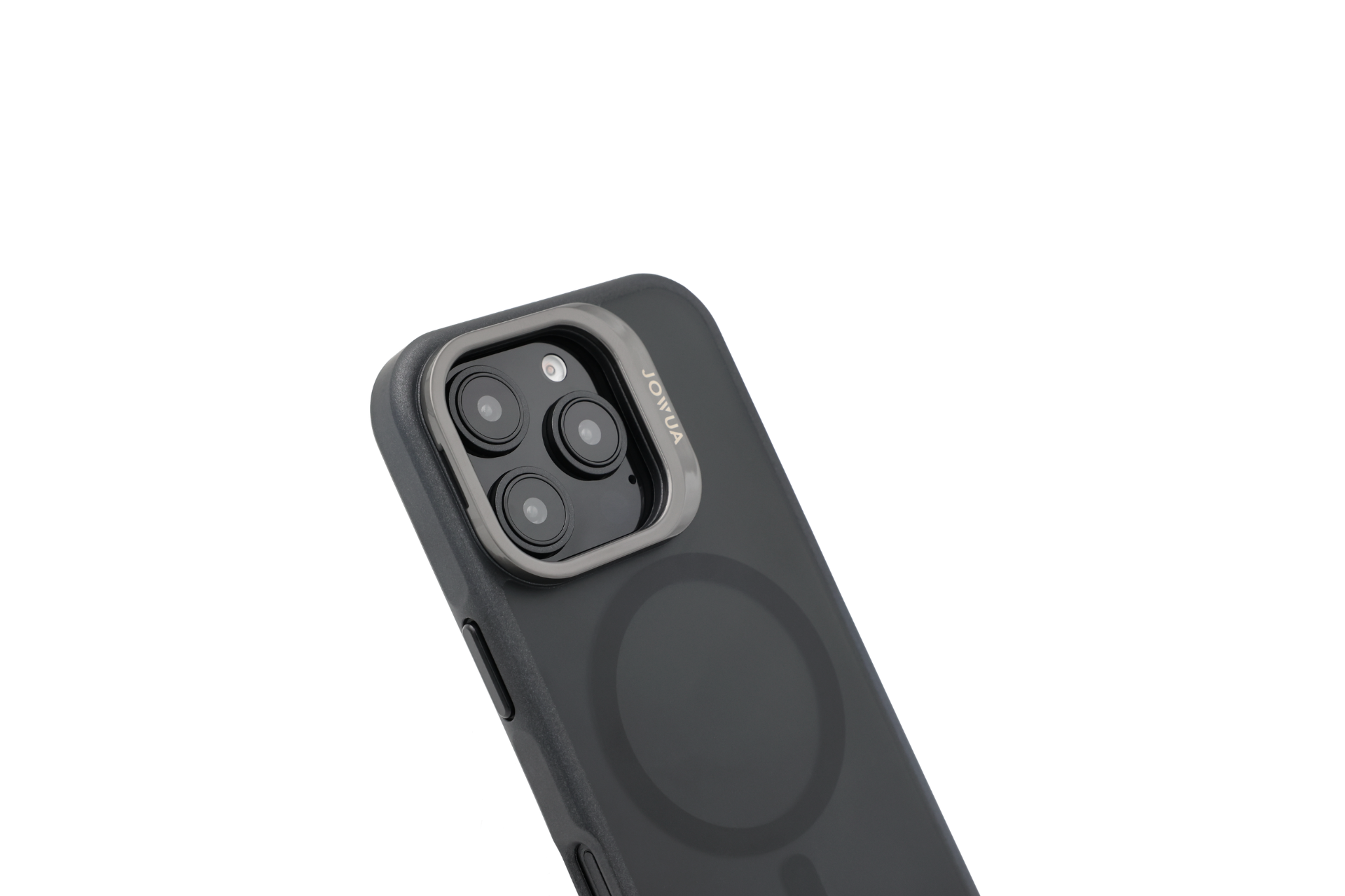 適用於 iPhone 16 的 JOWUA 台灣 MagSafe 透明支架保護殼+懸掛夾片組採用黑色方形模組,帶有三個攝像頭鏡頭和一個閃光燈、圓形 Magsafe 無線充電設計和防摔保護殼以增加耐用性,如圖所示,背景為白色。.