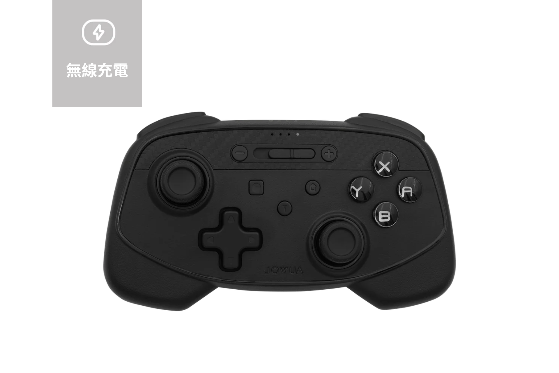 台灣JOWUA的黑色遊戲手把多連結無線搖桿(無線充電版本),配有各種按鈕和操縱桿;符號和字母裝飾這些按鈕。帶有充電符號和中文文字的灰色方形圖示強調其無線充電功能,可增強遊戲體驗。.