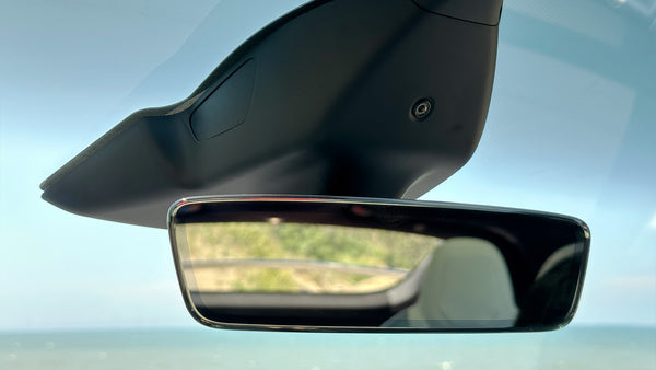 開 Autopilot 狂跳警告怎麼辦？快遮住你的車廂鏡頭！